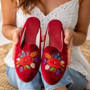 Vintage Hungarian Szegedi Papucs Red Velvet Embroidered Folk Slippers Size 39